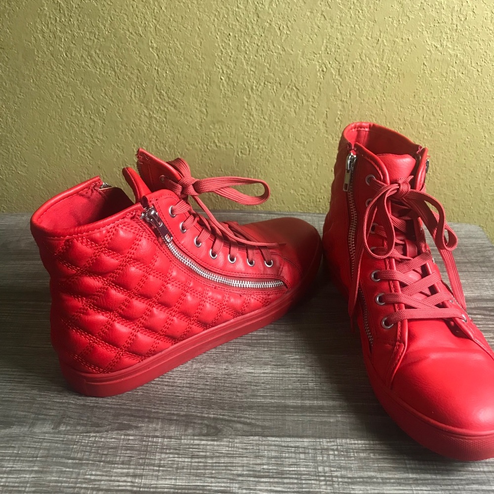 Steve Madden Red Quilted Top Sneakers. - Picture 9 of 11